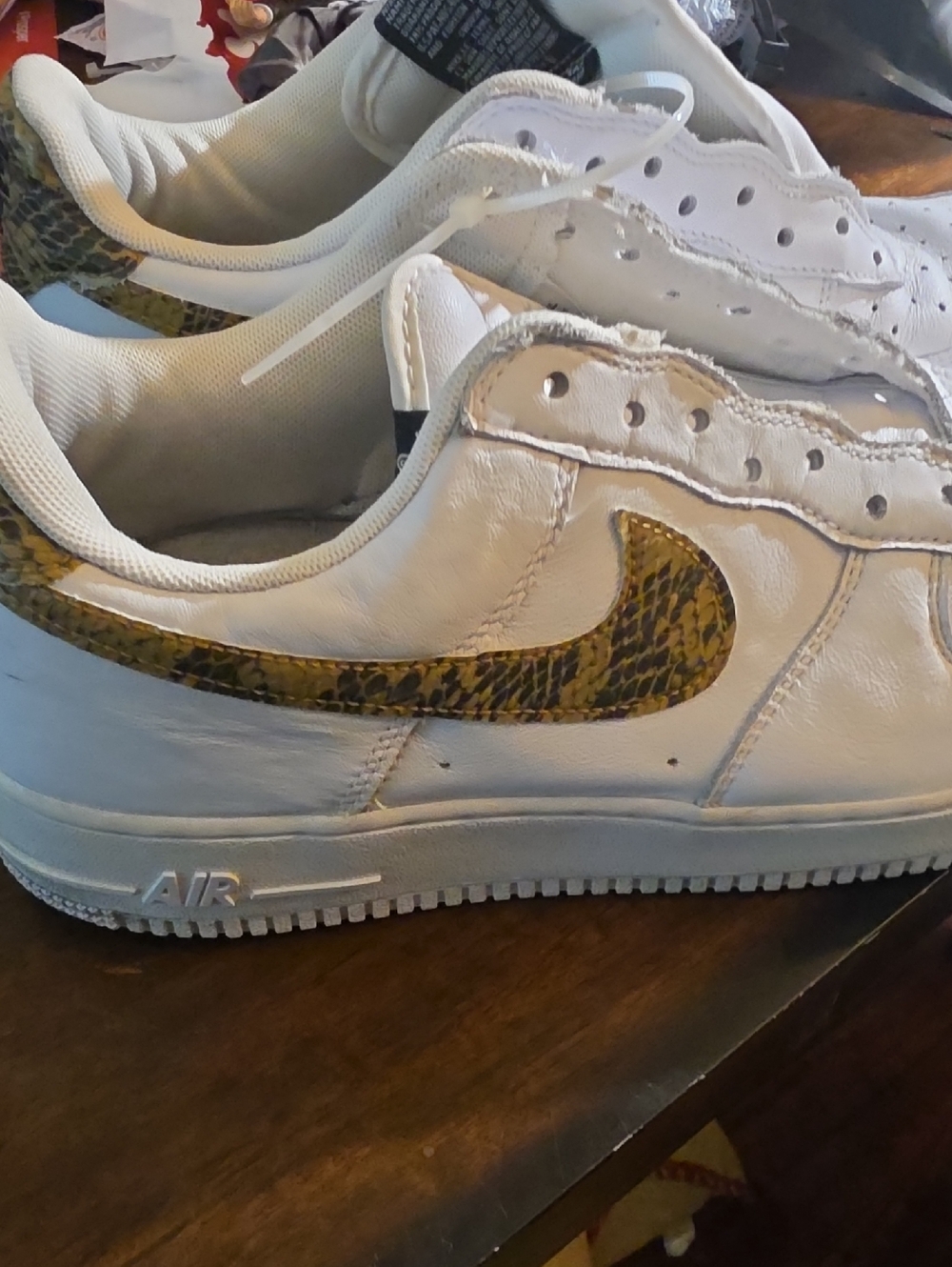 Nike Low-Top Sneakers with White and Olive Snake-Print Swoosh 100 Origuinal